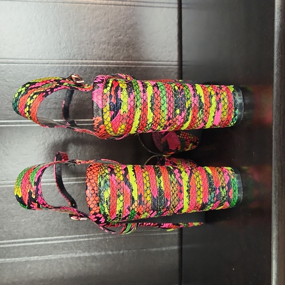 Multi-color Platform Sandals - Picture 3 of 6